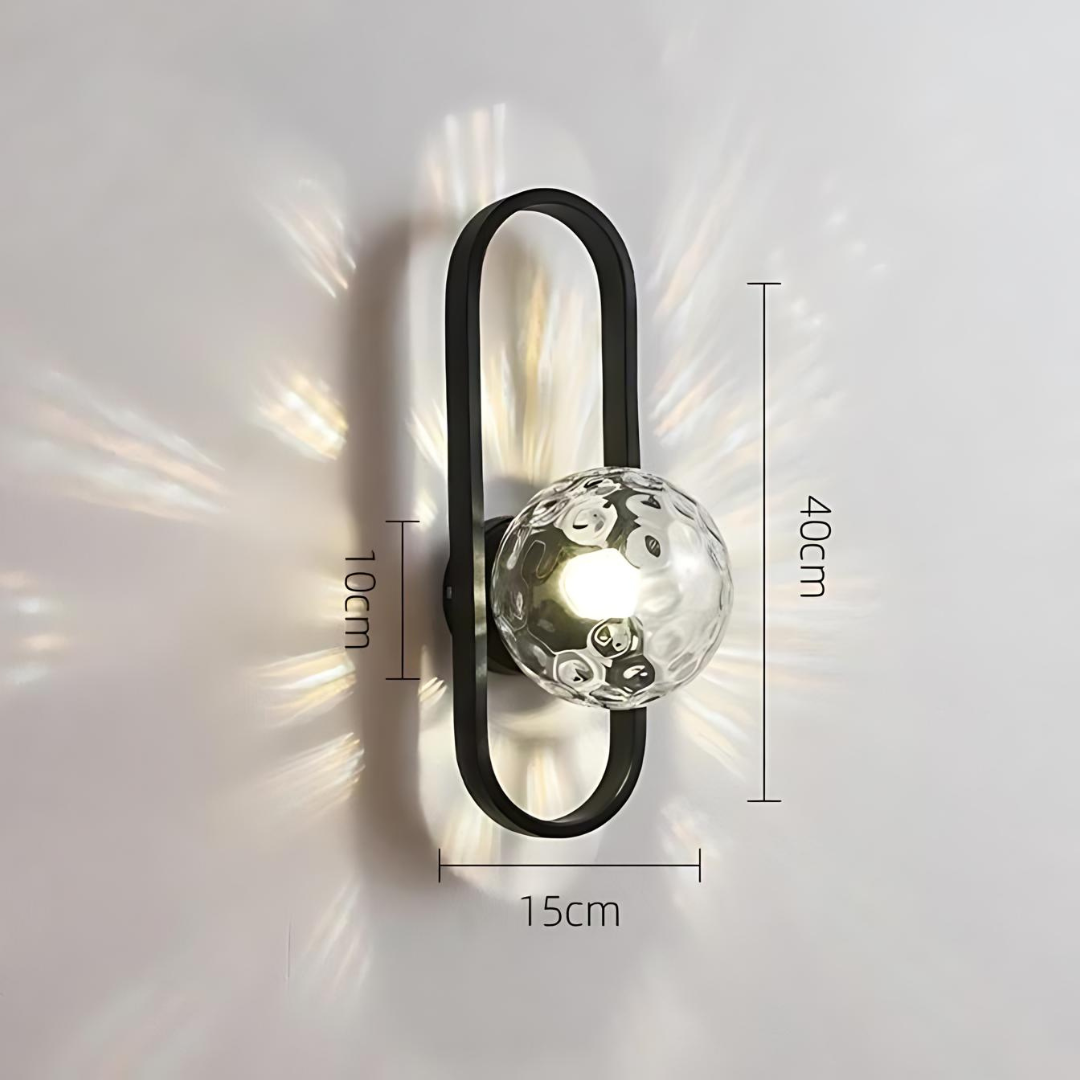 "Elegant LED-vegglampe med stilrent glassdesign, perfekt for moderne hjem. Mykt, omgivende lys skaper elegansesfære."