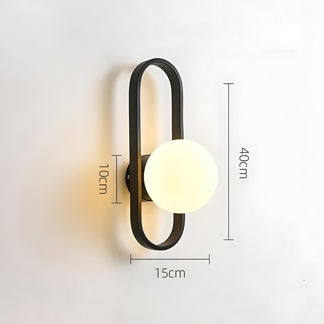 "Elegant LED-vegglampe med stilrent glassdesign, perfekt for moderne hjem. Mykt, omgivende lys skaper elegansesfære."