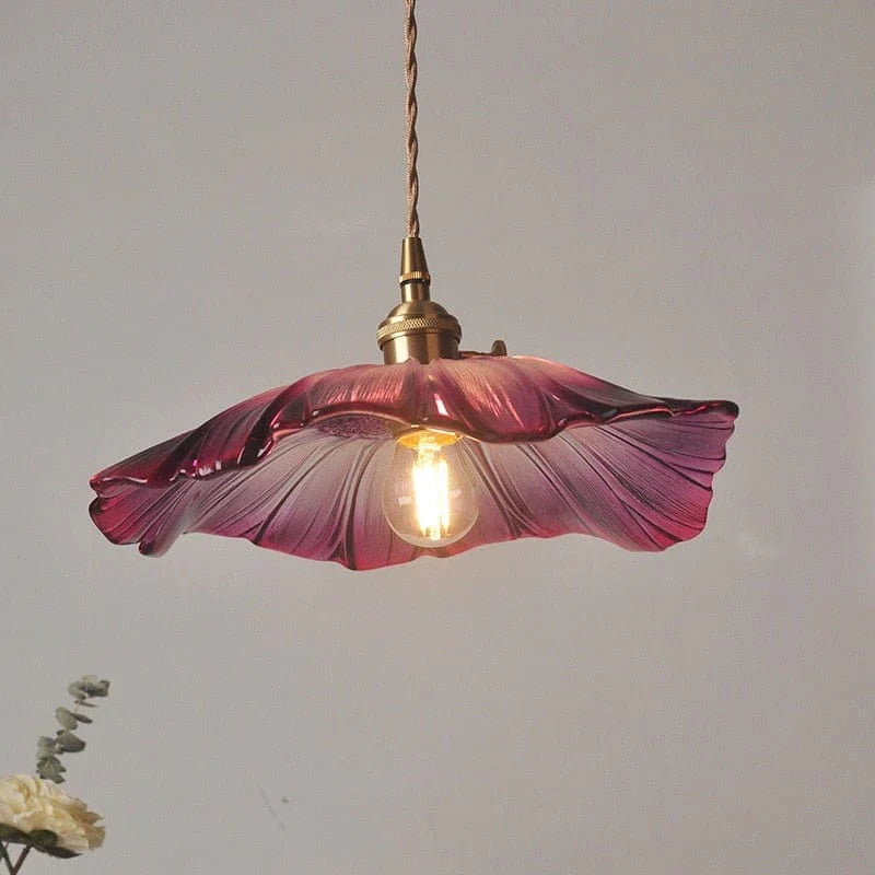Retro glasslampe med E27 sokkel, skaper koselig stemningslys for soverom eller stue.