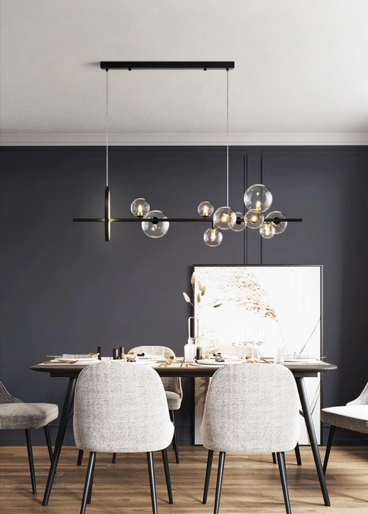 "Elegant lysekrone i blåst glass med unikt bobledesign, gjennomsiktig overflate og justerbar høyde for ethvert interiør."