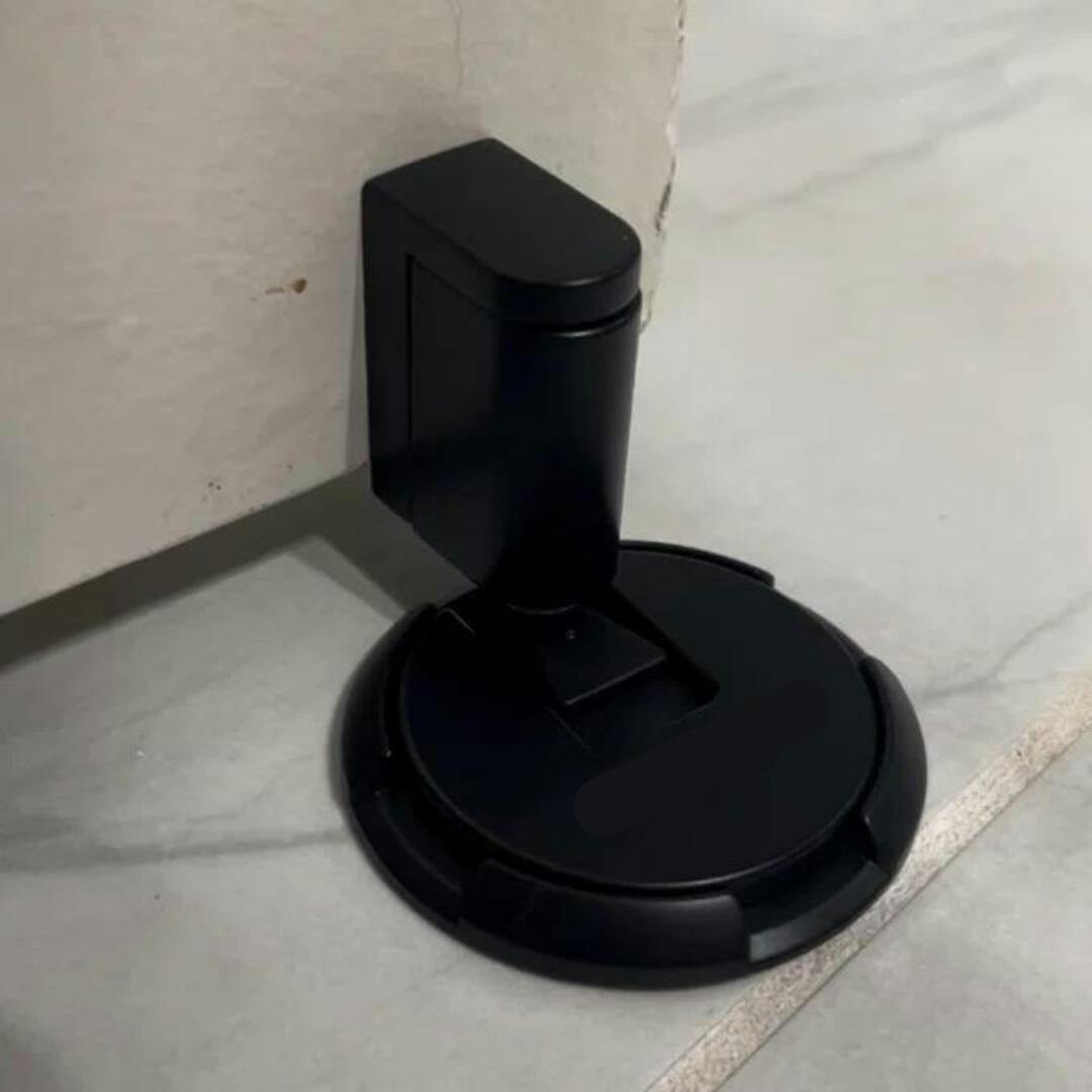Sterk magnetisk dørstopper til gulv, holder døren trygt åpen. Ingen boring nødvendig, selvklebende og solid.