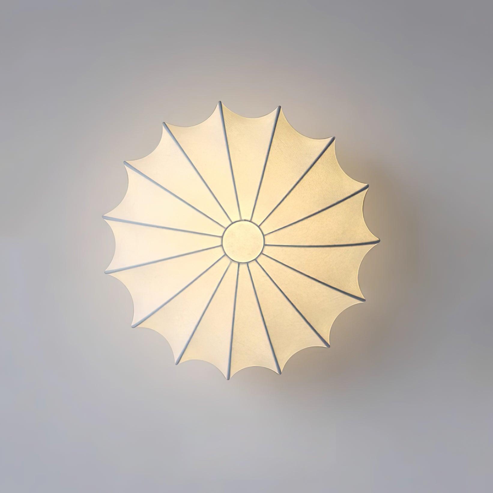 "Elegant Nelson Bubble taklampe i skandinavisk stil, med unike lyseffekter og inspirert av naturlige skjellformer."