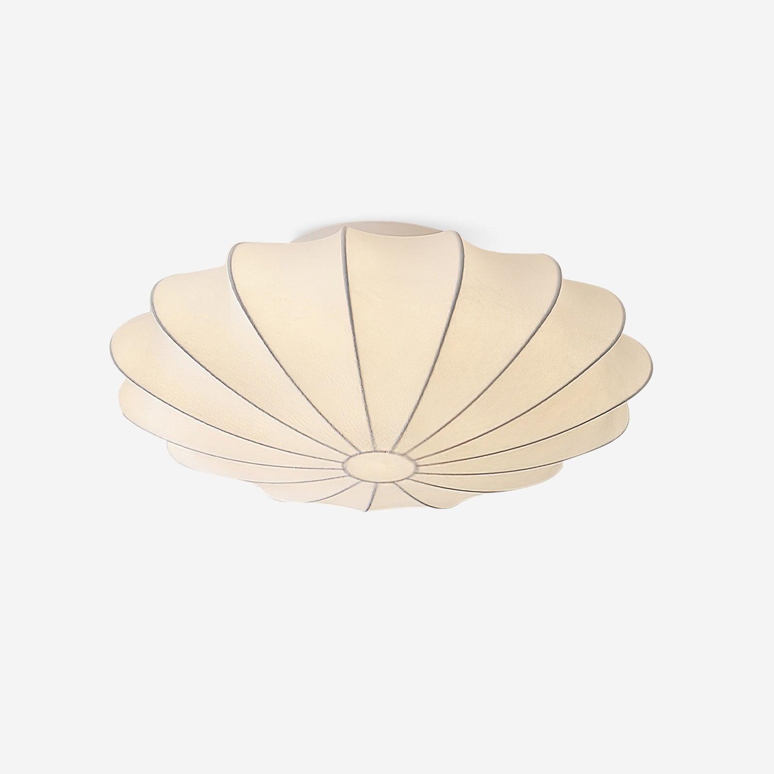 "Elegant Nelson Bubble taklampe i skandinavisk stil, med unike lyseffekter og inspirert av naturlige skjellformer."