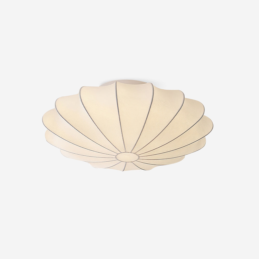 "Elegant Nelson Bubble taklampe i skandinavisk stil, med unike lyseffekter og inspirert av naturlige skjellformer."