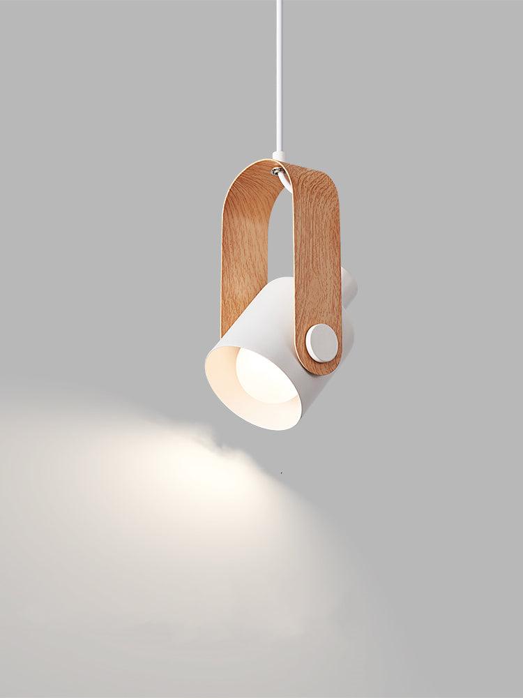 "Elegant nordisk pendellampe i tre og metall med moderne design. Ideell for ulike interiørstiler, gir sofistikert belysning."
