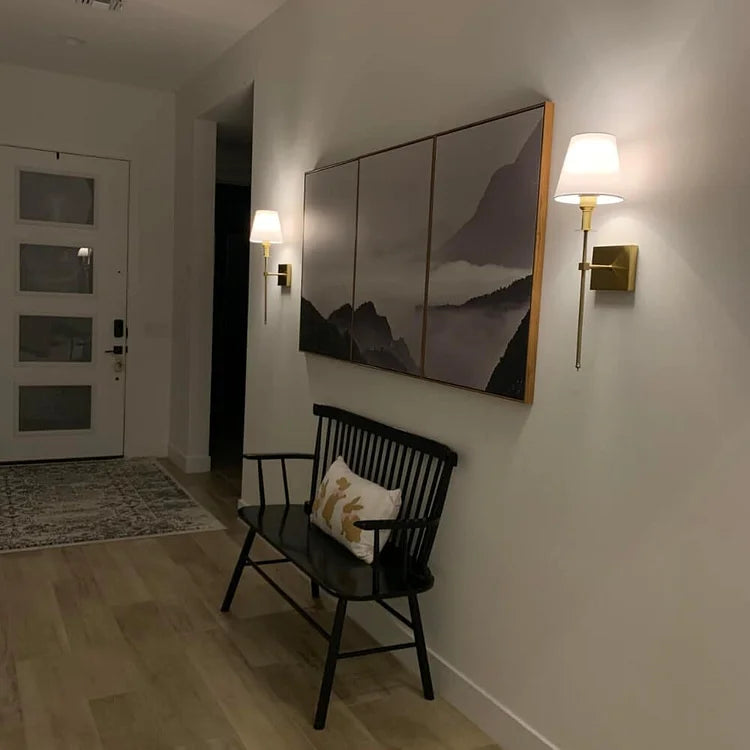 "Elegant oppladbar trådløs vegglampe med LED i gull, svart eller sølv, 2-pakk som gir fleksibel moderne belysning."