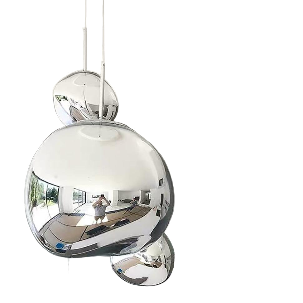 Elegant pendellampe for moderne hjem, skaper stemningsfull interiørbelysning.