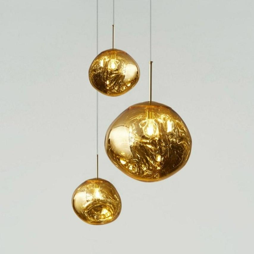 Fargerik pendellampe som gir et levende preg til moderne interiør, en unik designlampe.