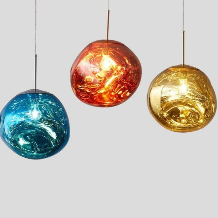 Allsidig taklampe som passer for stue, spisestue og kontor, med moderne og tidløst design.