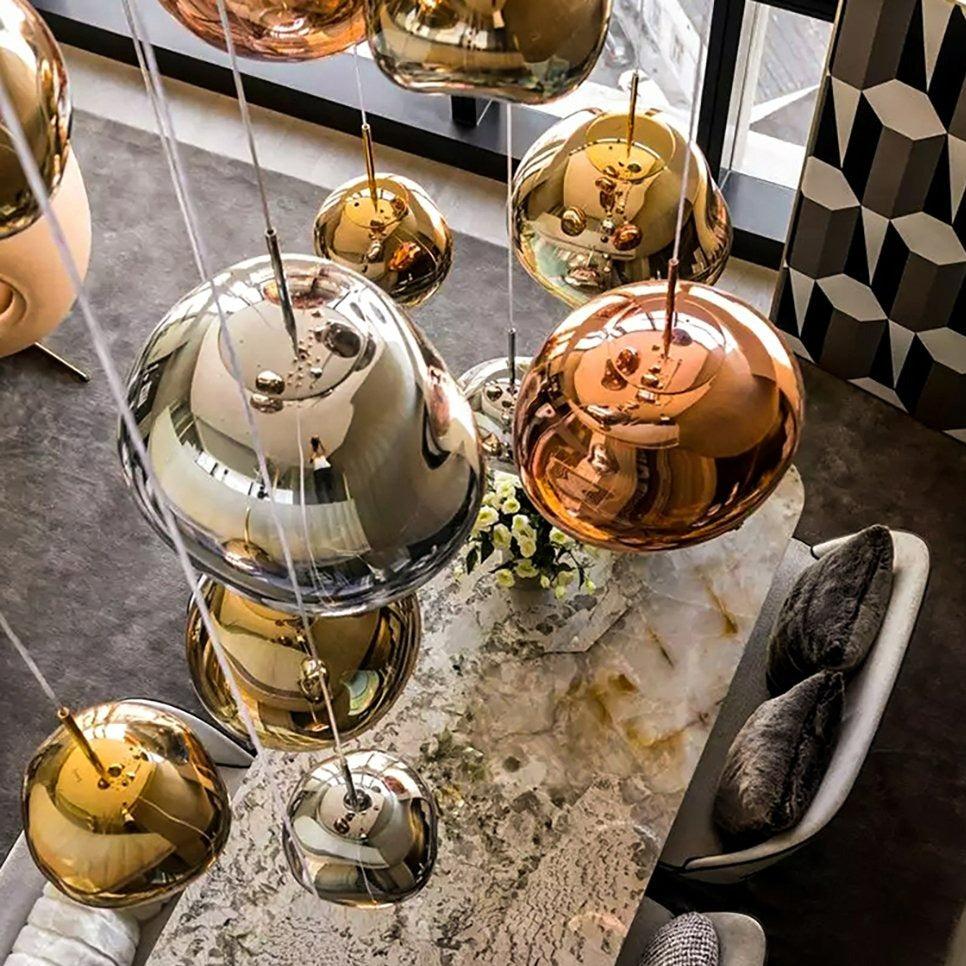 Moderne designlampe i elegant utførelse, perfekt som taklampe i stuen eller spisestuen.