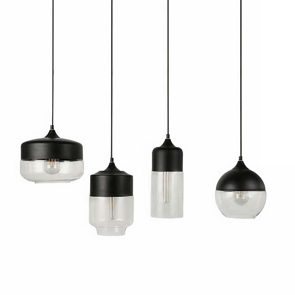 "Elegant pendellampe i håndblåst glass, justerbar, med transparent skjerm og svart snor for moderne interiørdesign."