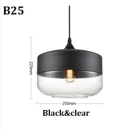 "Elegant pendellampe i munnblåst glass og tre, justerbar kabellengde, sofistikert design, perfekt for stue eller spisestue."
