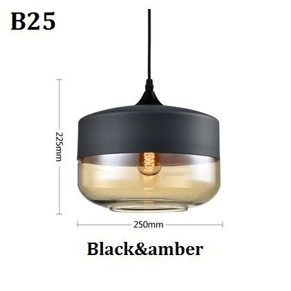 "Elegant pendellampe i munnblåst glass og tre, justerbar kabellengde, sofistikert design, perfekt for stue eller spisestue."