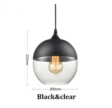 "Elegant pendellampe i munnblåst glass og tre, justerbar kabellengde, sofistikert design, perfekt for stue eller spisestue."
