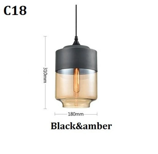 "Elegant pendellampe i munnblåst glass og tre, justerbar kabellengde, sofistikert design, perfekt for stue eller spisestue."