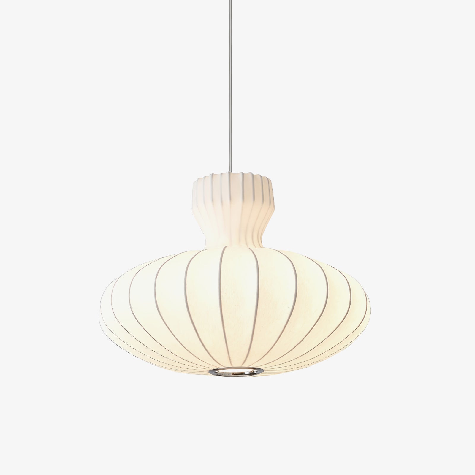Elegant pendellampe i vintage stil med pæreform og plisserte silkedetaljer for tidløs belysning. Justerbar opphengskabel.
