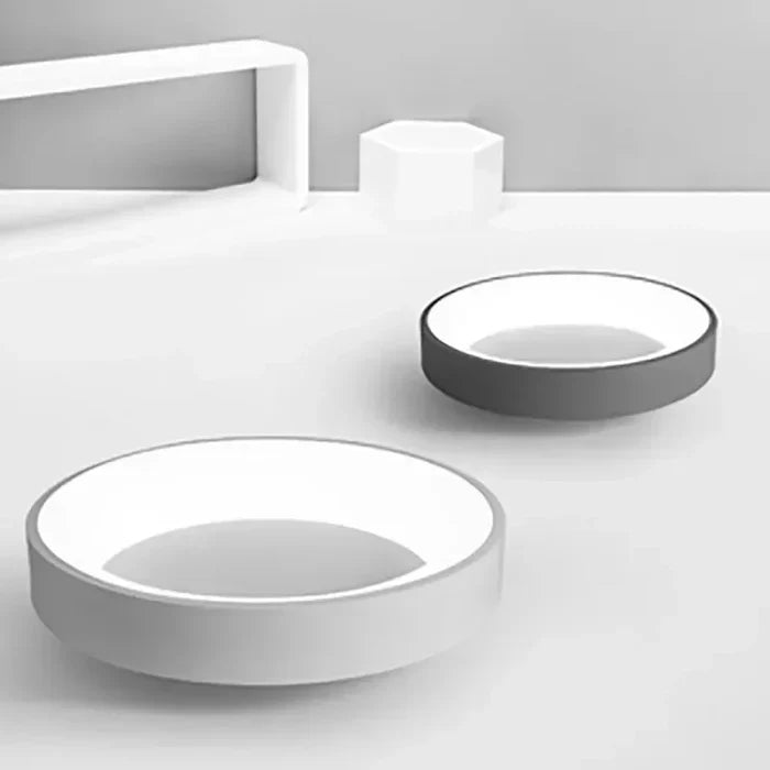 Rund LED-taklampe med moderne design. Perfekt som energibesparende taklys i stue, soverom eller gang.
