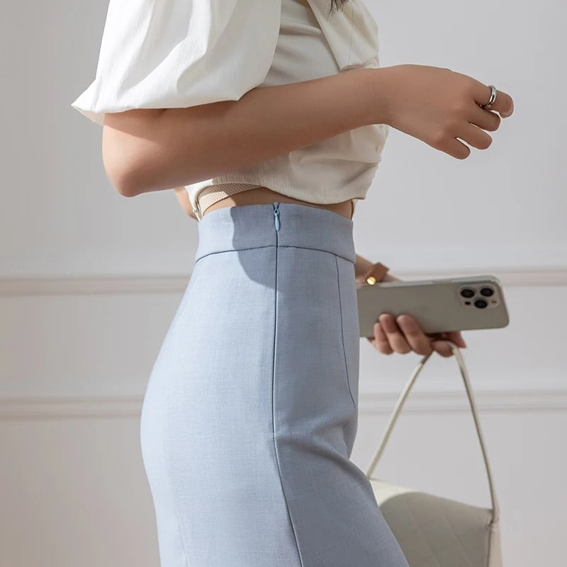 Kvinner slim fit havfrueskjørt stylet for kontoret. Profesjonelt og elegant med høy midje og midilengde.