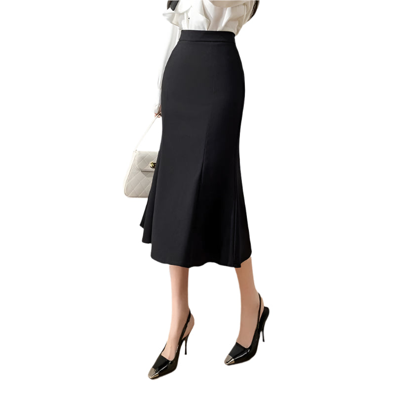 Kvinner slim fit havfrueskjørt på modell. Elegant midilengde skjørt med høy midje for moderne mote.