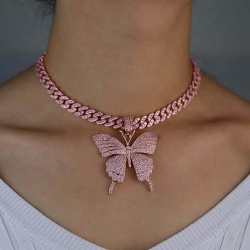 Nydelig krystall sommerfugl choker halskjede, et delikat og elegant smykke for kvinner.