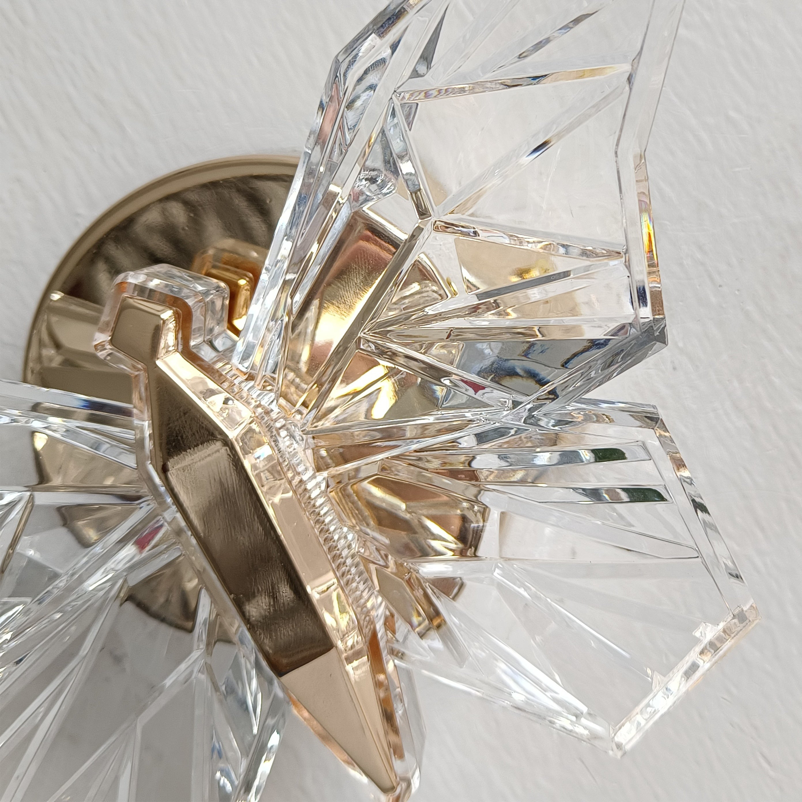 Moderne dekorativ sommerfugl LED vegglampe. Ideell soveromsbelysning for en unik interiørstil.