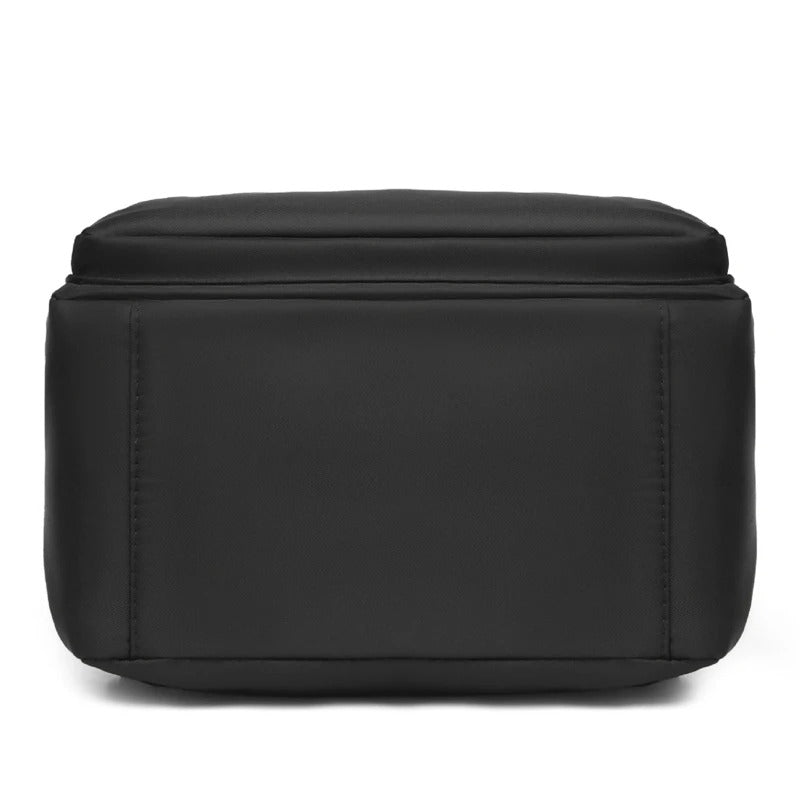 Sort dameveske-ryggsekk, elegant og moderne look, justerbare stropper for optimal komfort