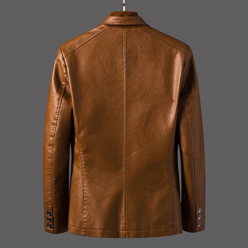 Motebevisst herreblazer i skinn, sort farge, perfekt for kontoret eller en kveld ute.