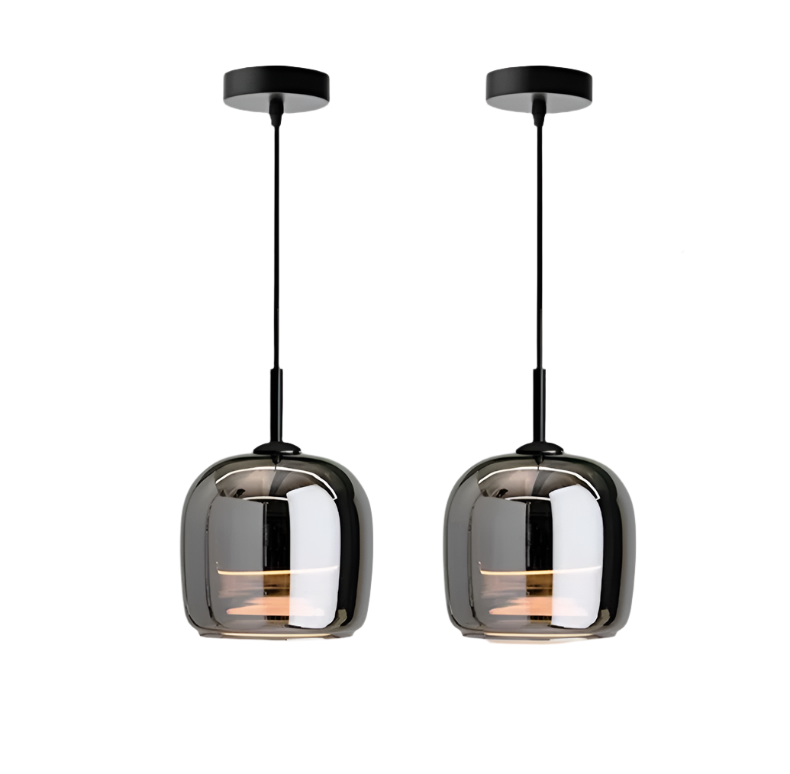"Elegant svart pendellampe i glass med LED-lys, moderne nordisk design, passer til stilige interiører og hotellrom."