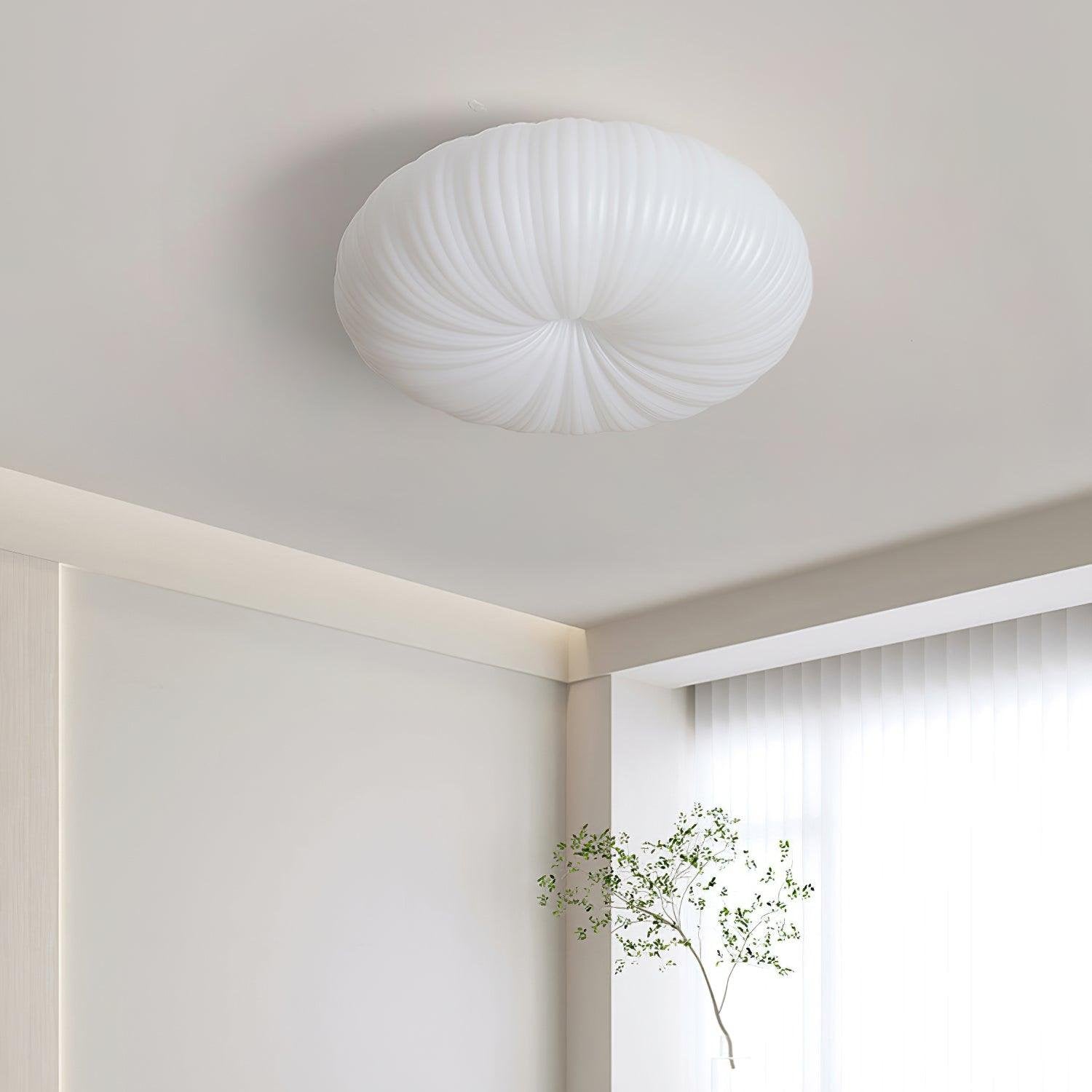 "Elegant taklampe med metall og PE-akryl, fjernstyrt dimmer, to størrelser, varm/kjølig LED-lys, sofistikert design."