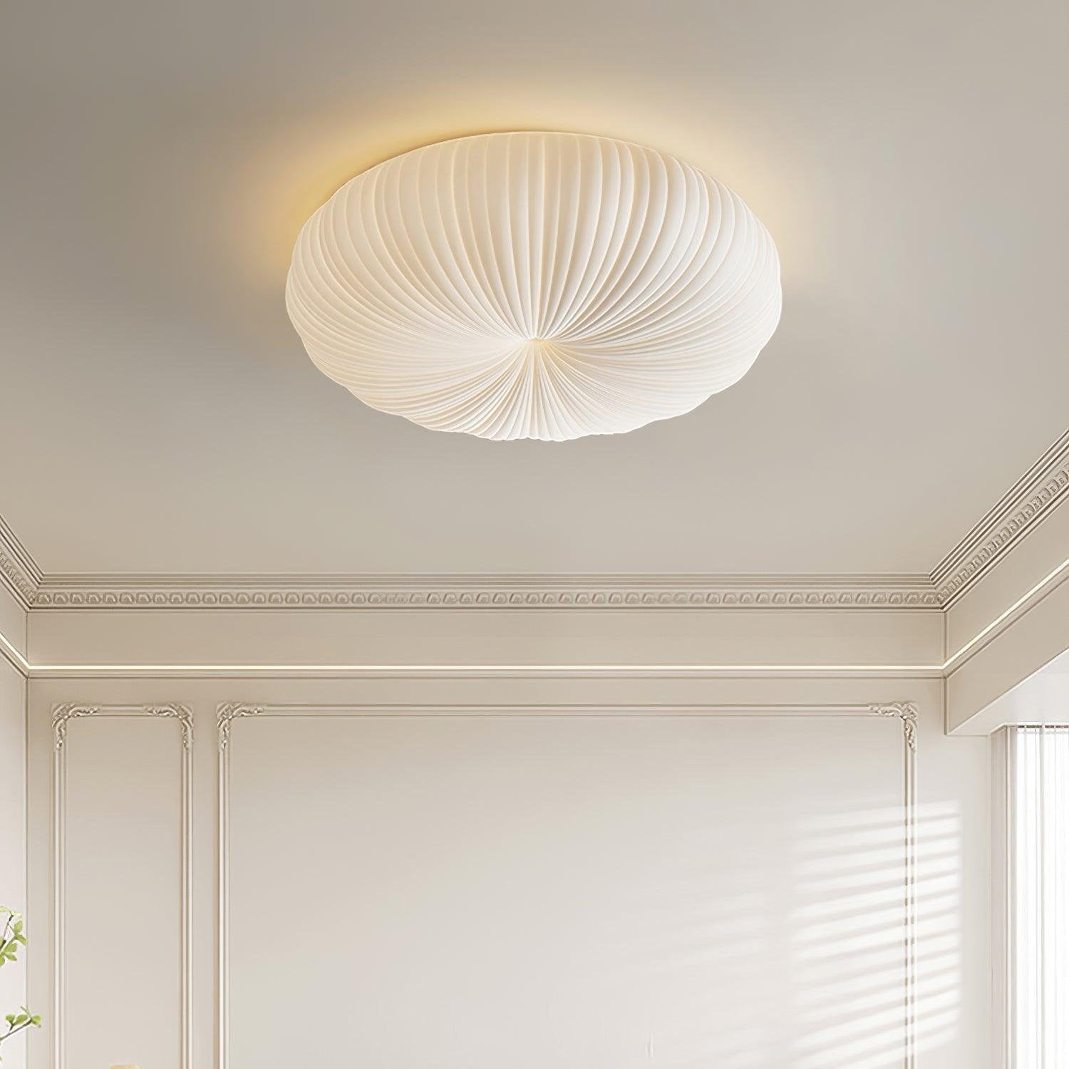 "Elegant taklampe med metall og PE-akryl, fjernstyrt dimmer, to størrelser, varm/kjølig LED-lys, sofistikert design."