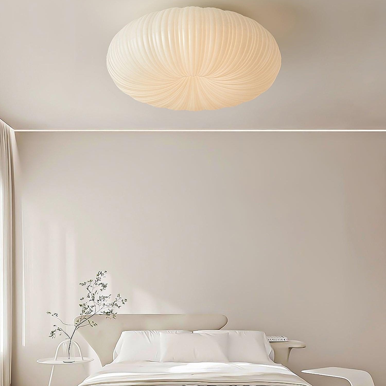 "Elegant taklampe med metall og PE-akryl, fjernstyrt dimmer, to størrelser, varm/kjølig LED-lys, sofistikert design."