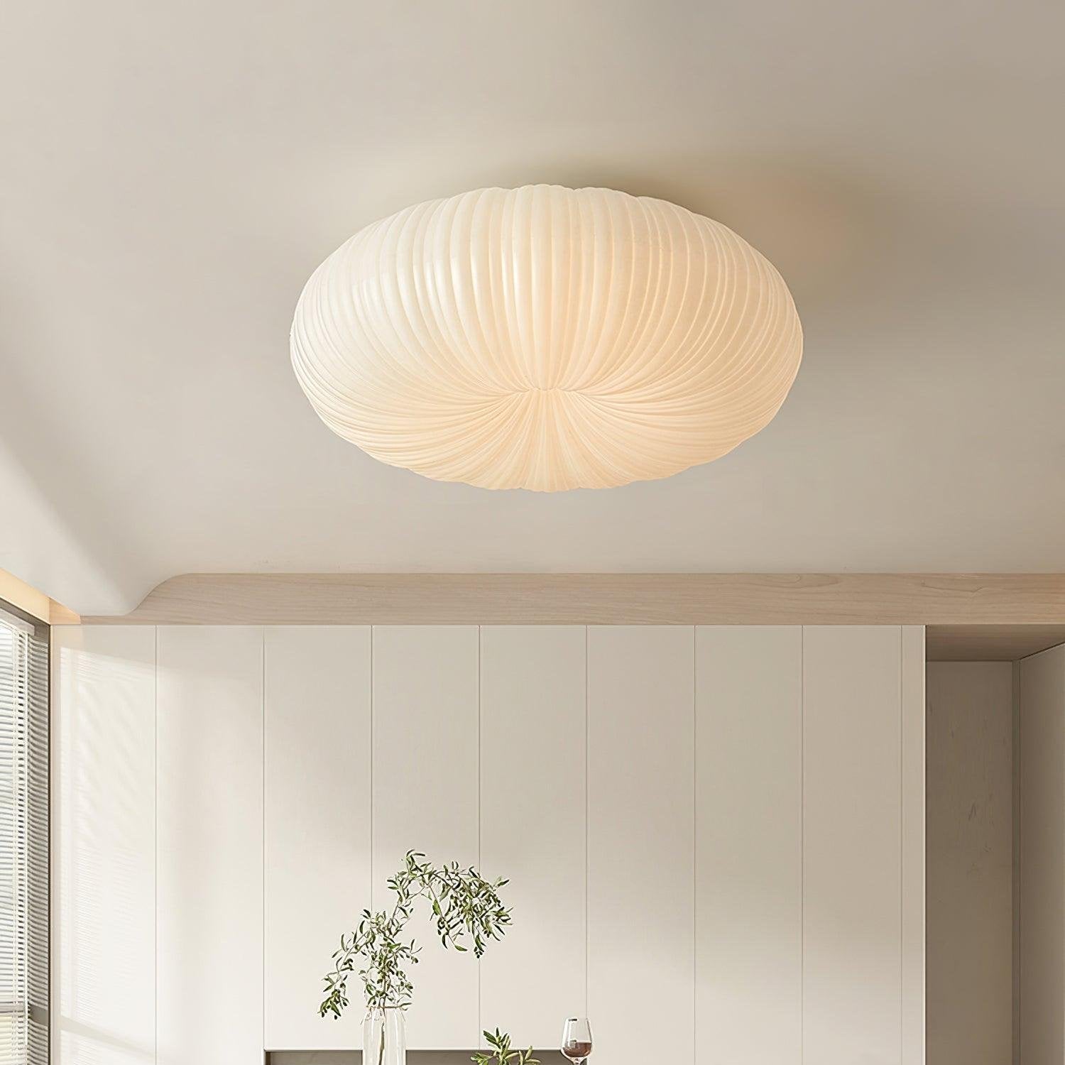 "Elegant taklampe med metall og PE-akryl, fjernstyrt dimmer, to størrelser, varm/kjølig LED-lys, sofistikert design."