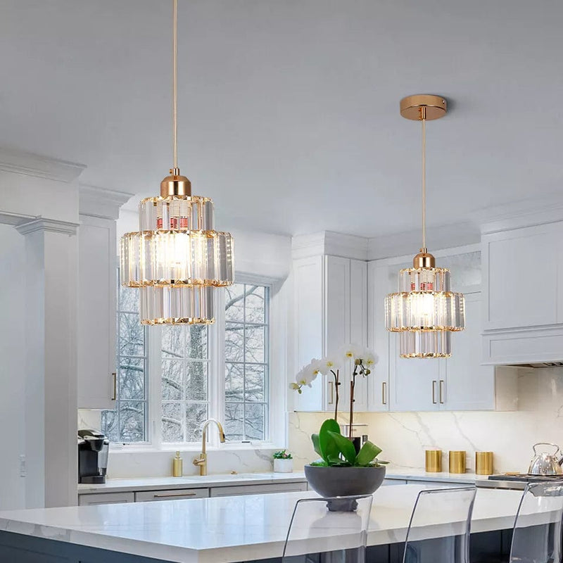 "Elegant takpendel i krystallglass med flertrinnsdesign og svart eller gull ledning, optimal lysfordeling i rommet."