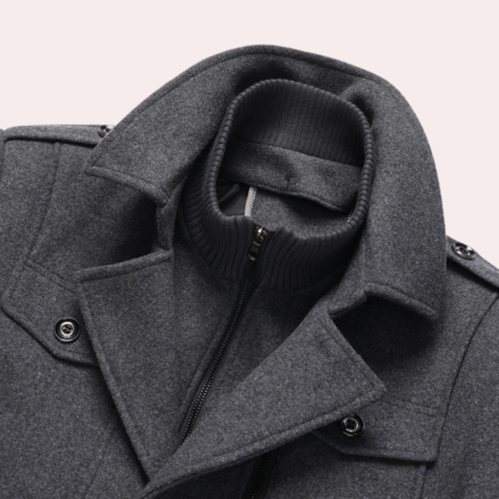 Stilig brun todelt vinterfrakke for herre, gir varme og et elegant utseende. En moderne herre frakke.