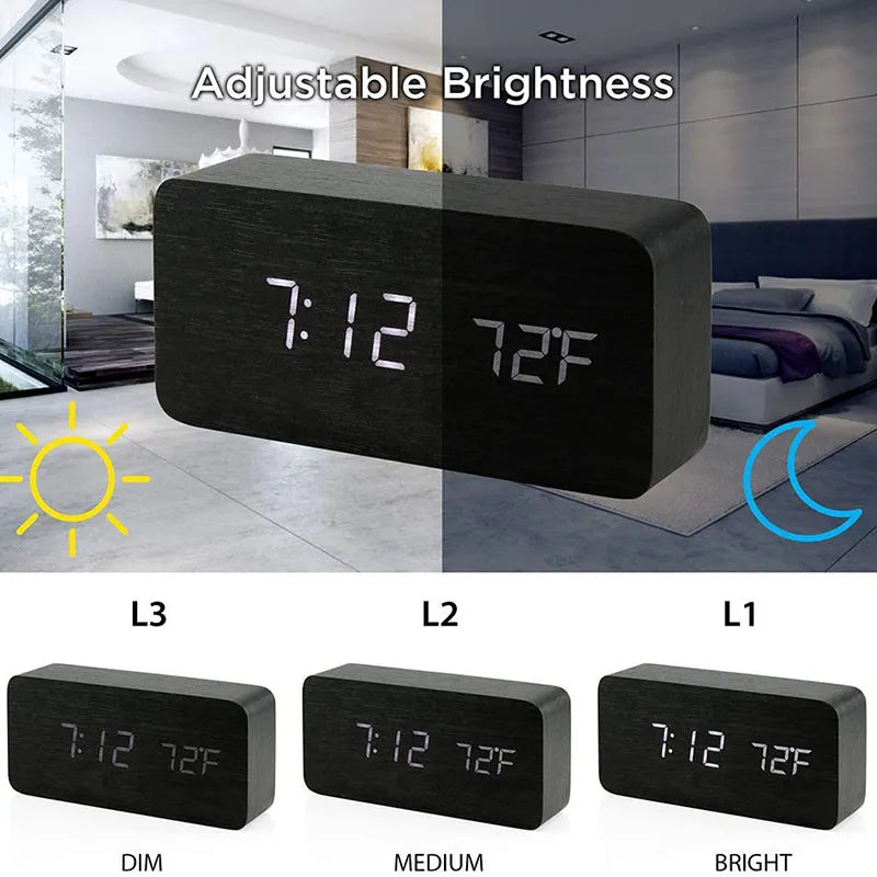 "Elegant tre-LED digital vekkerklokke med temperaturvisning, trefinish og moderne design for stilig innredning."