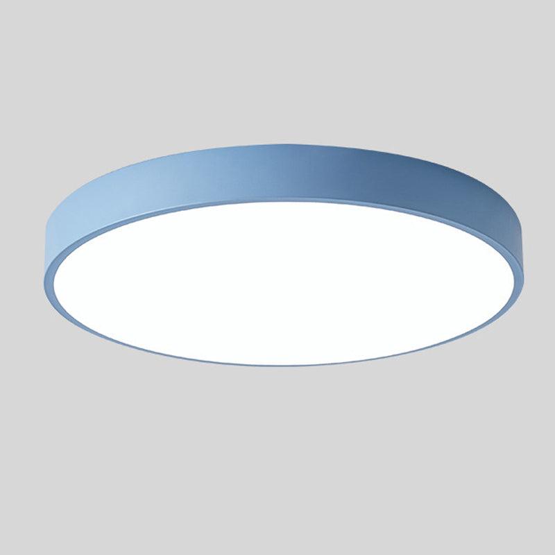 "Elegant tre taklampe med sirkulært design, skandinavisk minimalisme og varm trefinish, perfekt for moderne interiør."