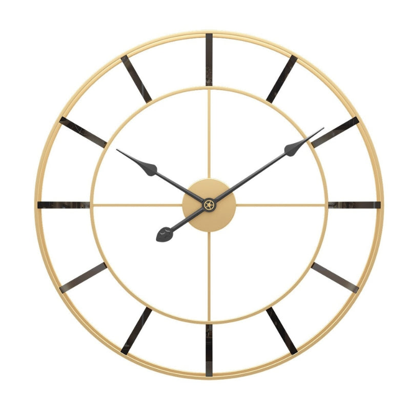 Elegant veggklokke i gull og sort. Moderne design for stuen, soverommet eller kontoret.