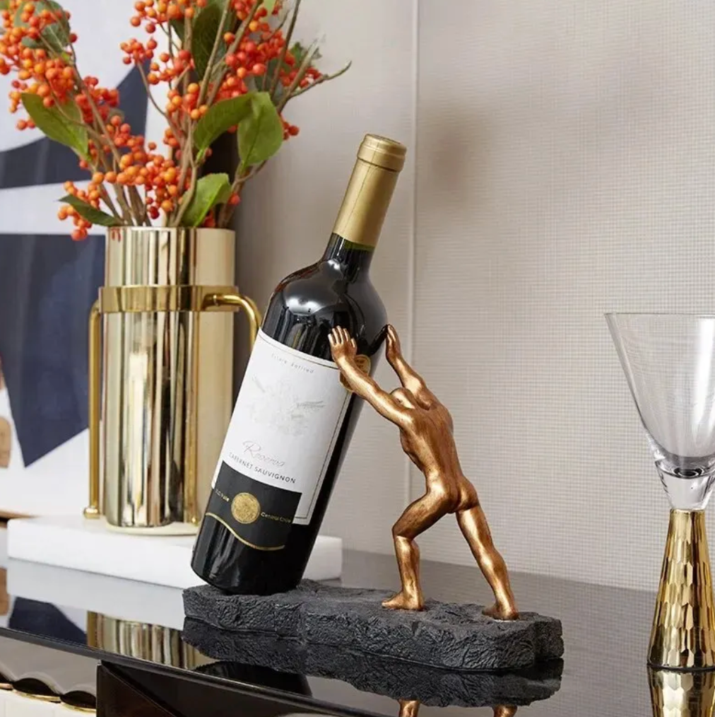 Unik design vinholder, en elegant og praktisk dekorasjon. Ideell gaveidé for vinelskere og hjemmeinnredning.