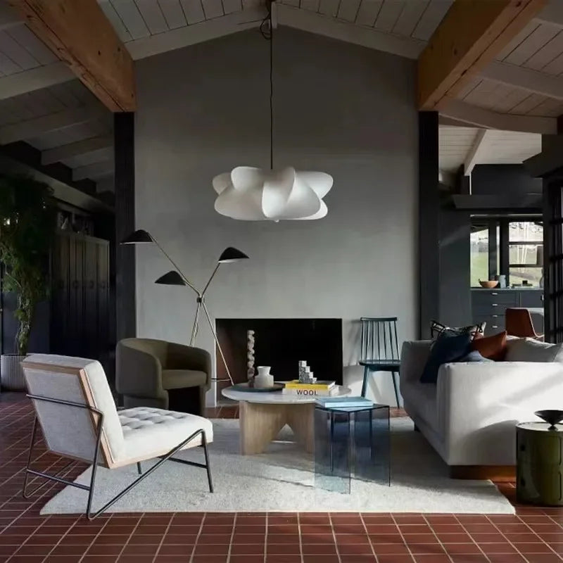 "Elegant Wabi Sabi hengelampe i silke, minimalistisk design, mykt LED-lys, ideell for moderne interiør"