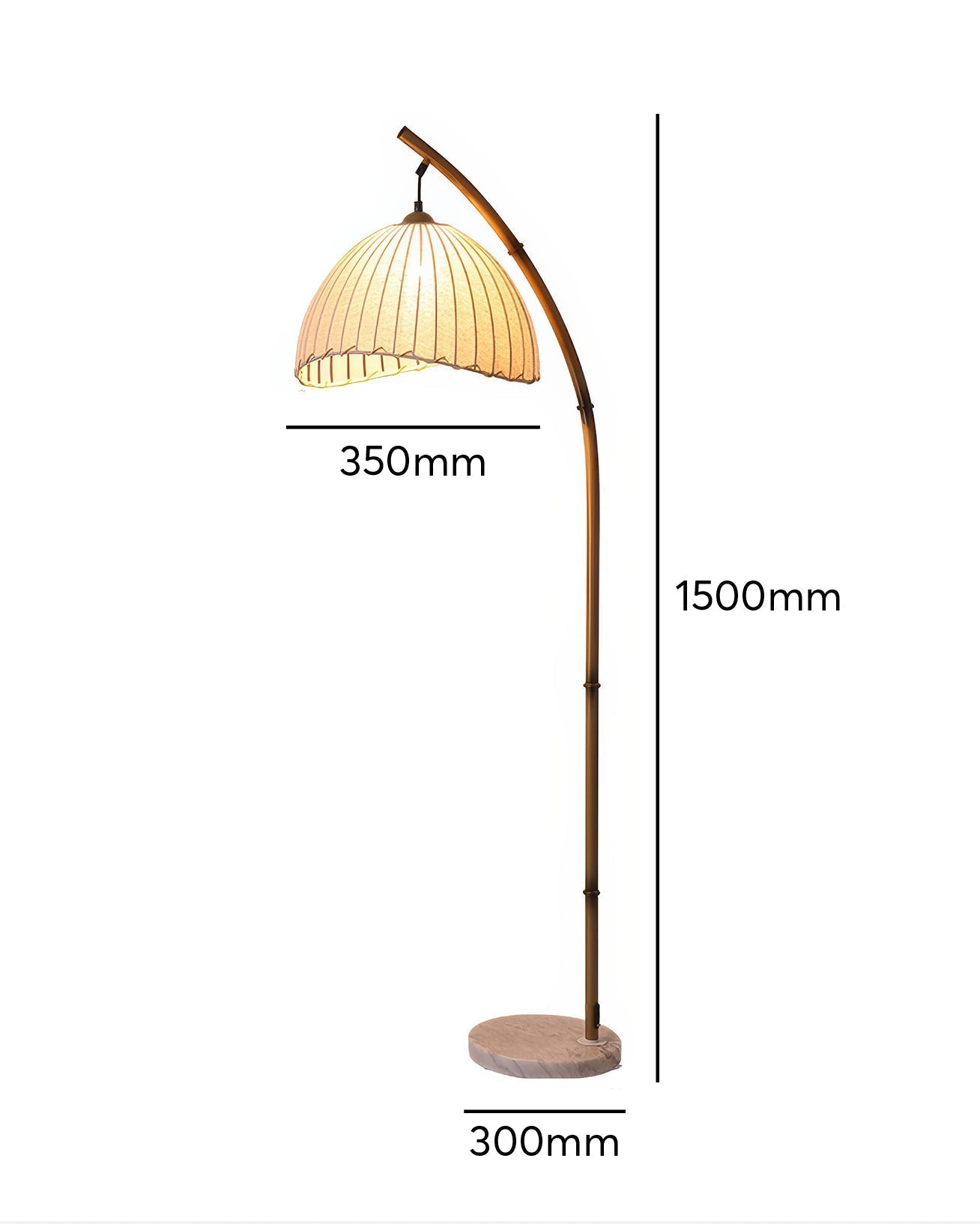 "Elegant Zen-gulvlampe i bambus med myk stoffskjerm, gir beroligende lys og tre lysvalg for enhver atmosfære."