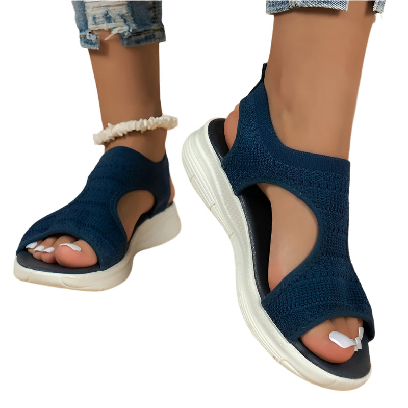 Komfortable damesandaler med kilehæl og polstret såle, perfekte platåsandaler for lange sommerdager.