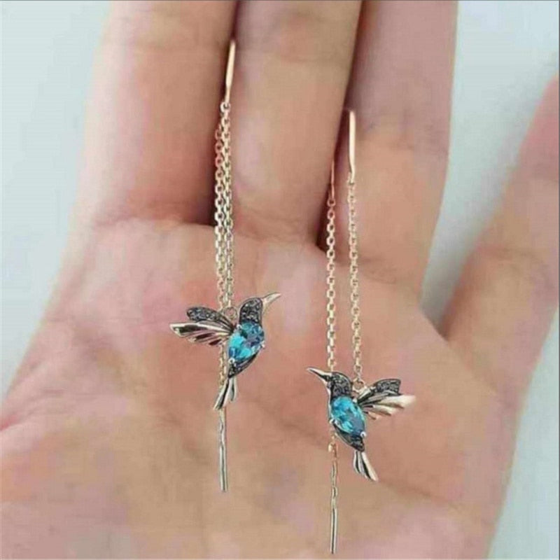 Hypoallergene kolibri dråpeøreringer med glitrende cubiczirconia. Nydelige smykker til gave for kvinner.