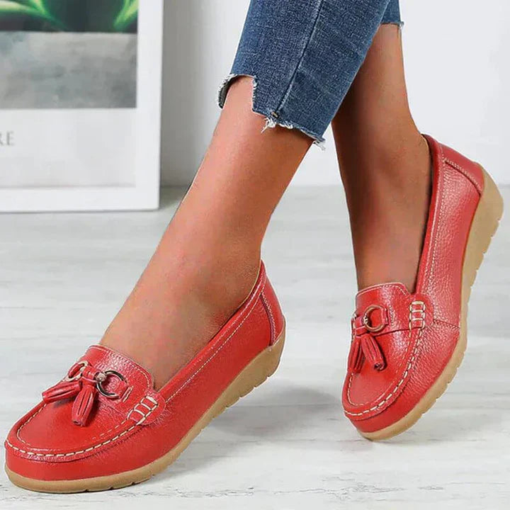 "Elegante ortopediske skinnloafers for kvinner, i brun, med polstret såle for maksimal komfort og stil."