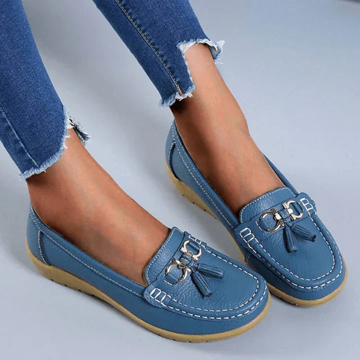 "Elegante ortopediske skinnloafers for kvinner, i brun, med polstret såle for maksimal komfort og stil."