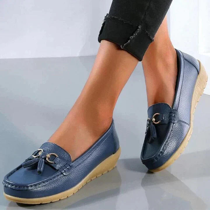 "Elegante ortopediske skinnloafers for kvinner, i brun, med polstret såle for maksimal komfort og stil."