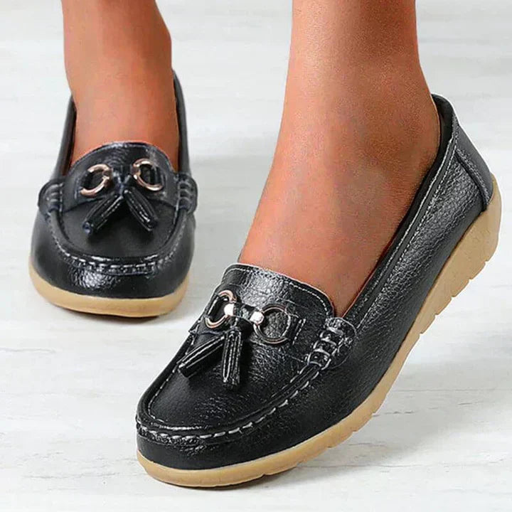 "Elegante ortopediske skinnloafers for kvinner, i brun, med polstret såle for maksimal komfort og stil."