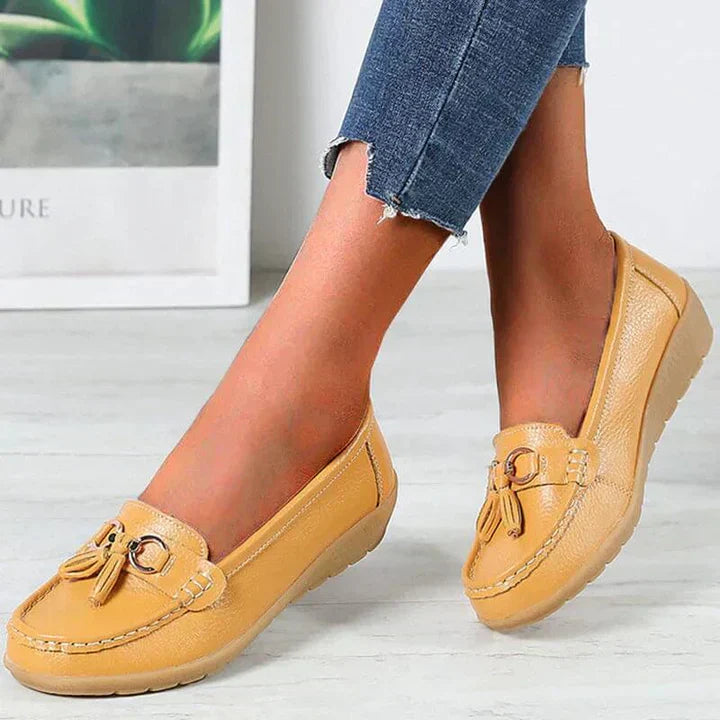 "Elegante ortopediske skinnloafers for kvinner, i brun, med polstret såle for maksimal komfort og stil."