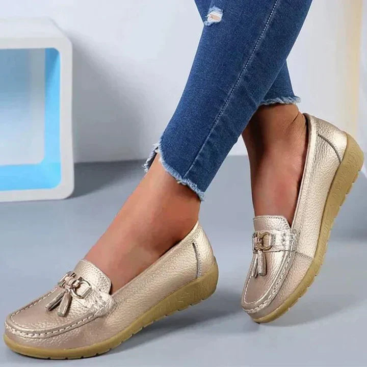 "Elegante ortopediske skinnloafers for kvinner, i brun, med polstret såle for maksimal komfort og stil."