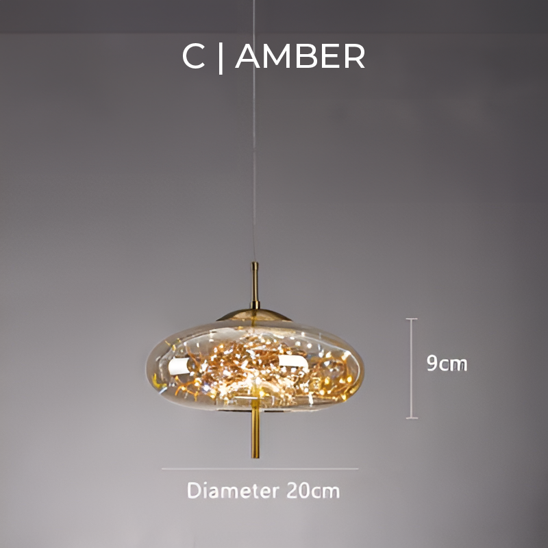"Elegante pendellampe i mørkebrunt glass med små LED-lys, justerbar ledningslengde; moderne eleganse og klassisk design."