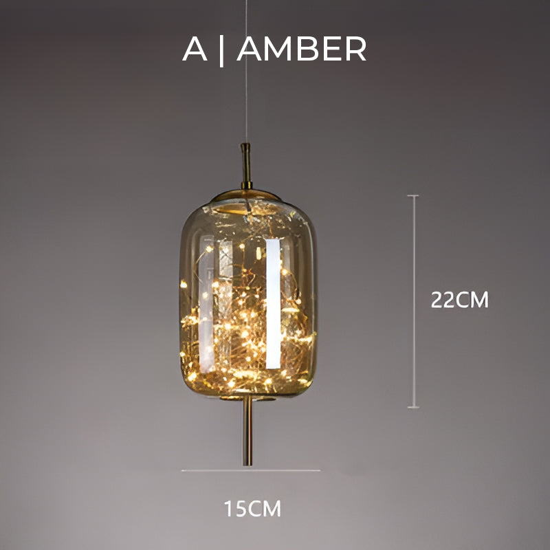 "Elegante pendellampe i mørkebrunt glass med små LED-lys, justerbar ledningslengde; moderne eleganse og klassisk design."